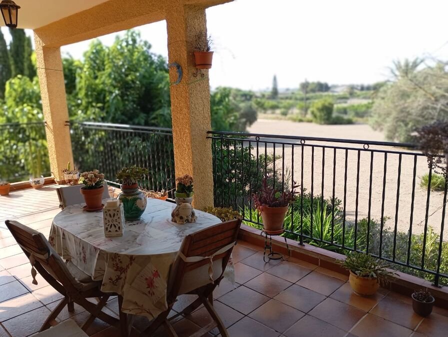 Espacioso chalet de 4 dormitorios y 3 baños con solarium