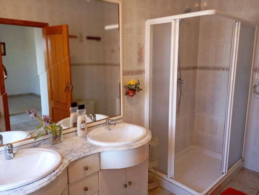 Espacioso chalet de 4 dormitorios y 3 baños con solarium