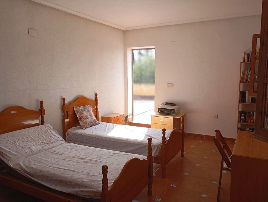 Espacioso chalet de 4 dormitorios y 3 baños con solarium