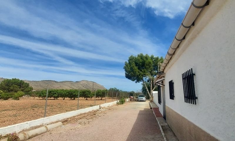Chalet independiente con 3 dormitorios, 2 baños, piscina privada y bonitas vistas