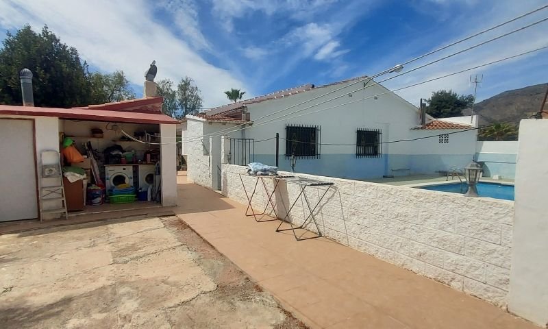 Chalet independiente con 3 dormitorios, 2 baños, piscina privada y bonitas vistas