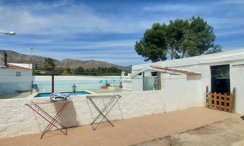 Chalet independiente con 3 dormitorios, 2 baños, piscina privada y bonitas vistas