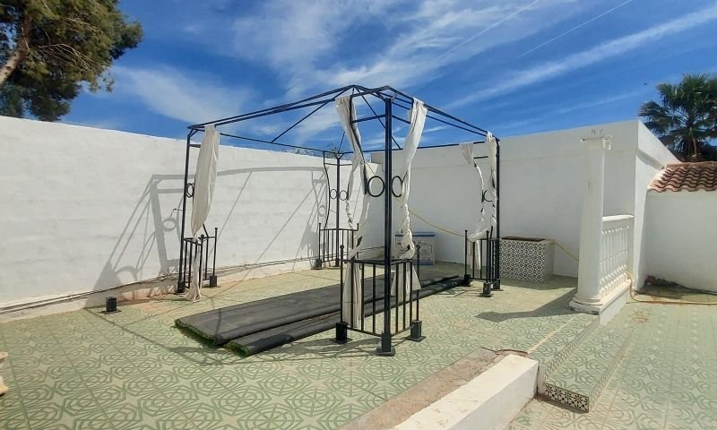 Chalet independiente con 3 dormitorios, 2 baños, piscina privada y bonitas vistas