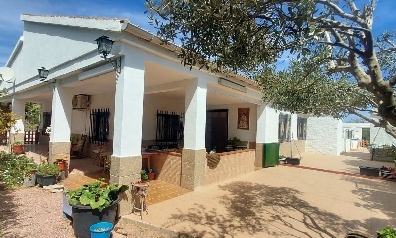 Chalet independiente con 3 dormitorios, 2 baños, piscina privada y bonitas vistas