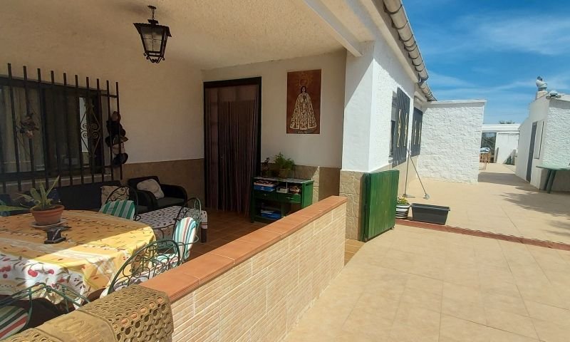 Chalet independiente con 3 dormitorios, 2 baños, piscina privada y bonitas vistas