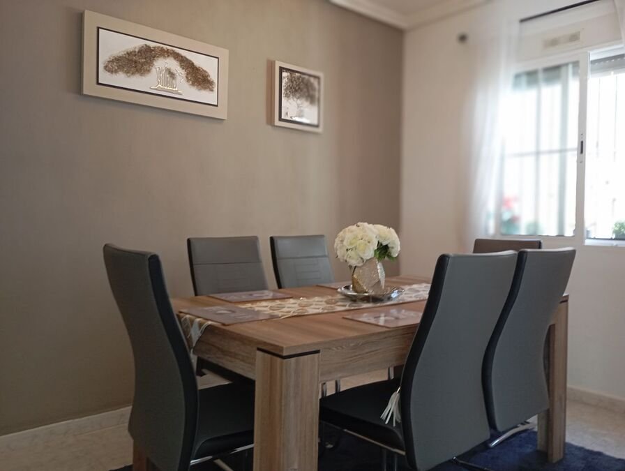 Villa mit 3 Schlafzimmern, 2 Bädern, Privatpool und Kfz-Stellplatz