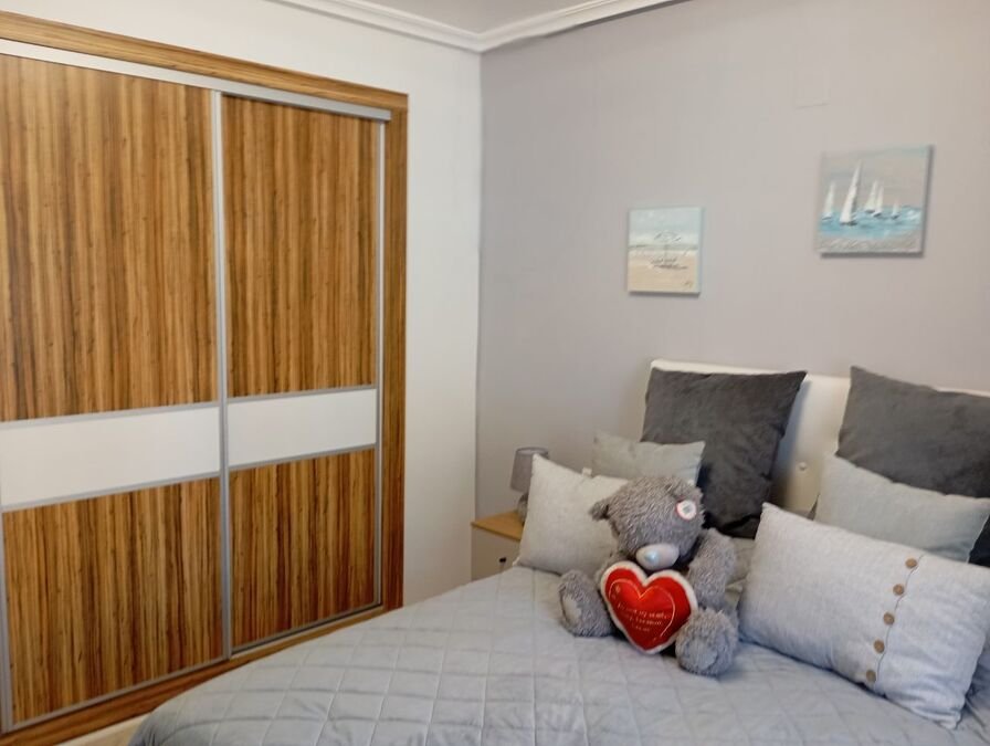 Villa mit 3 Schlafzimmern, 2 Bädern, Privatpool und Kfz-Stellplatz