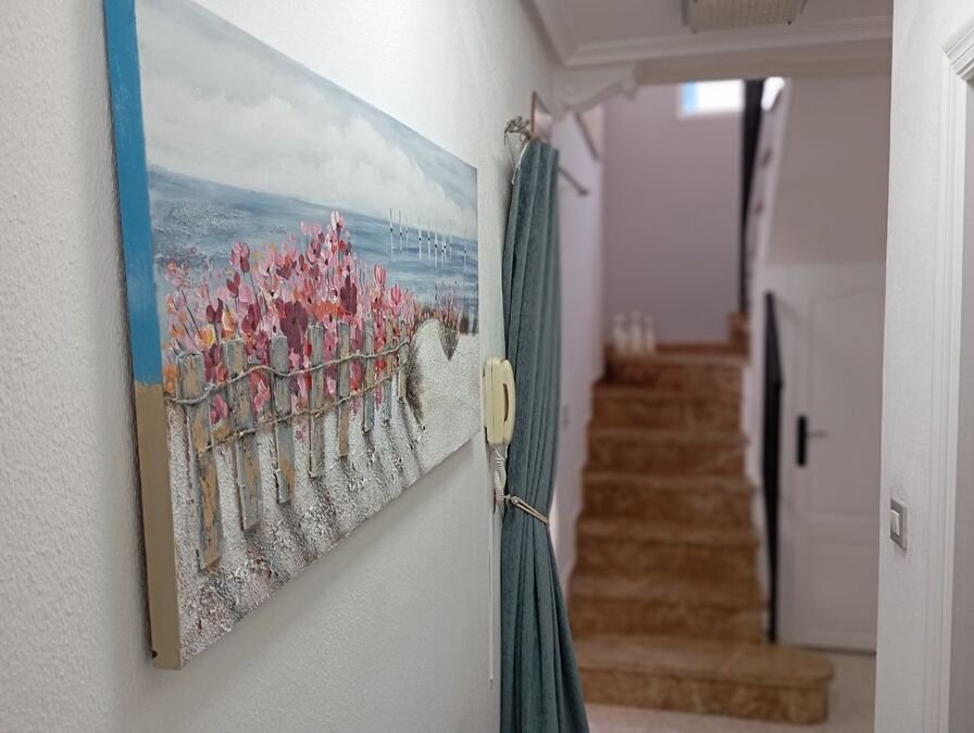 Villa mit 3 Schlafzimmern, 2 Bädern, Privatpool und Kfz-Stellplatz