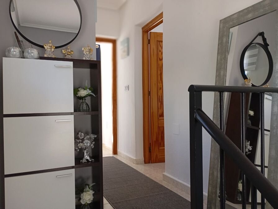 Villa mit 3 Schlafzimmern, 2 Bädern, Privatpool und Kfz-Stellplatz