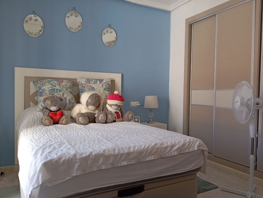 Villa mit 3 Schlafzimmern, 2 Bädern, Privatpool und Kfz-Stellplatz