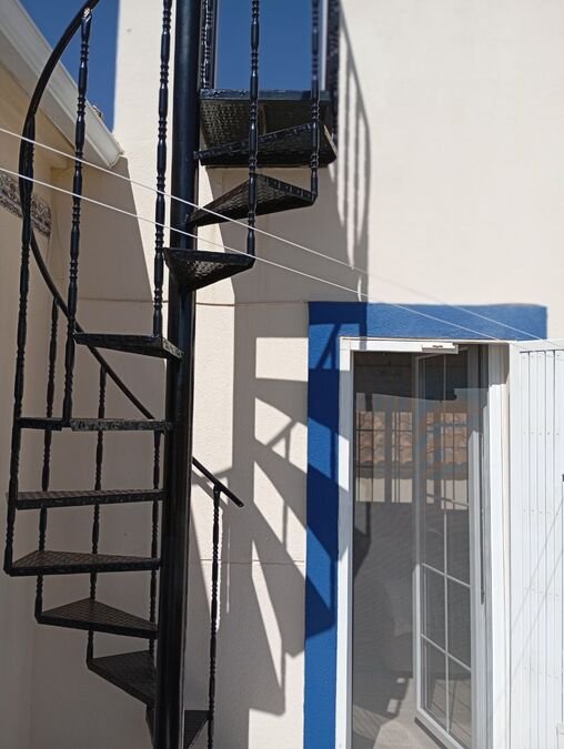 Villa mit 3 Schlafzimmern, 2 Bädern, Privatpool und Kfz-Stellplatz