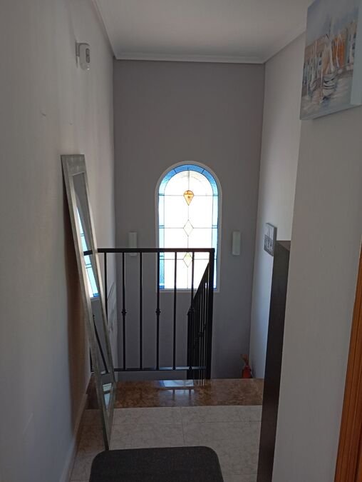 Villa mit 3 Schlafzimmern, 2 Bädern, Privatpool und Kfz-Stellplatz