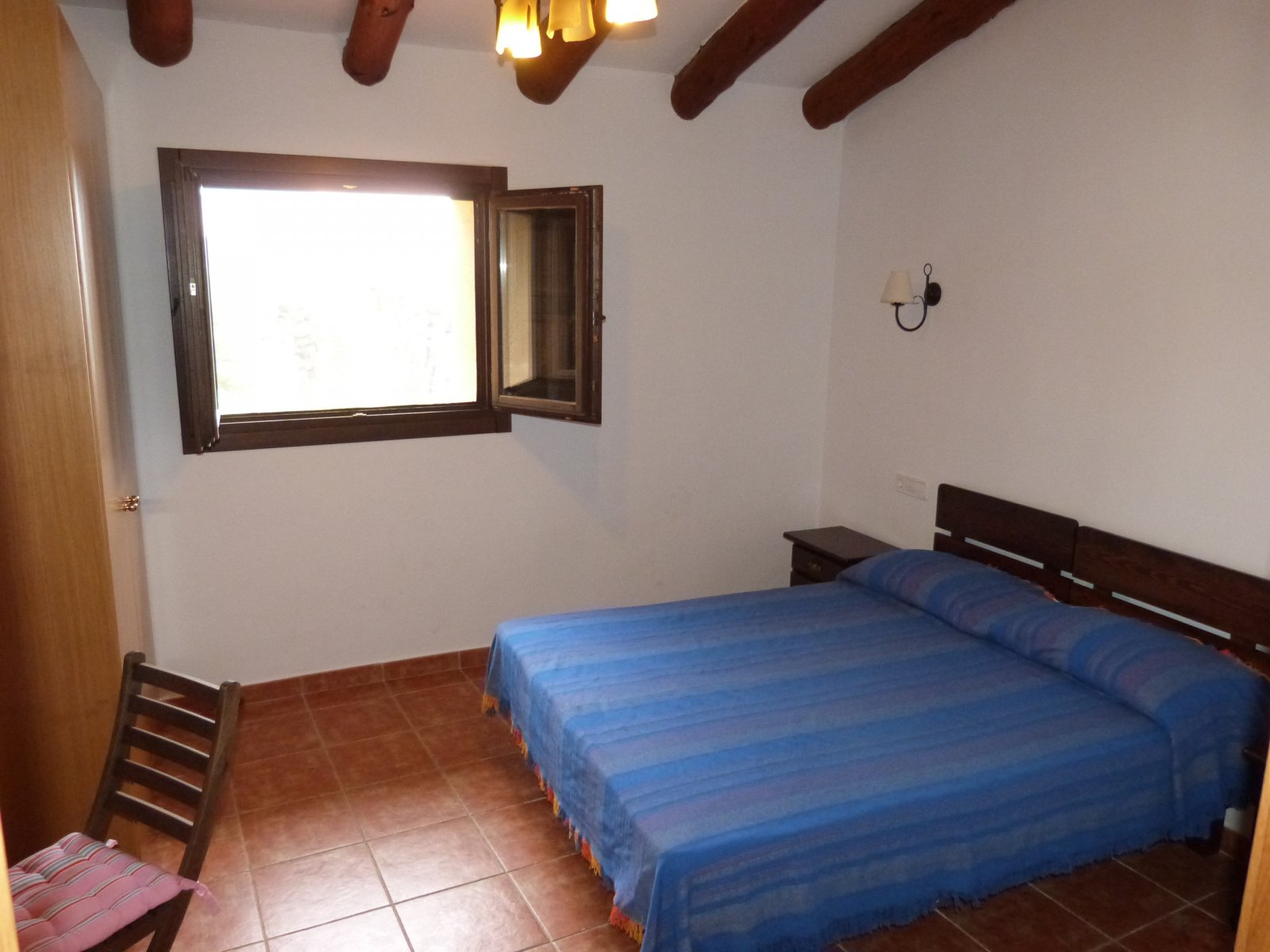  Esta magnífica casa de campo tradicional española de 15 dormitorios en Ibi (una de las quince masías en el valle del Vinalopó) está ub...