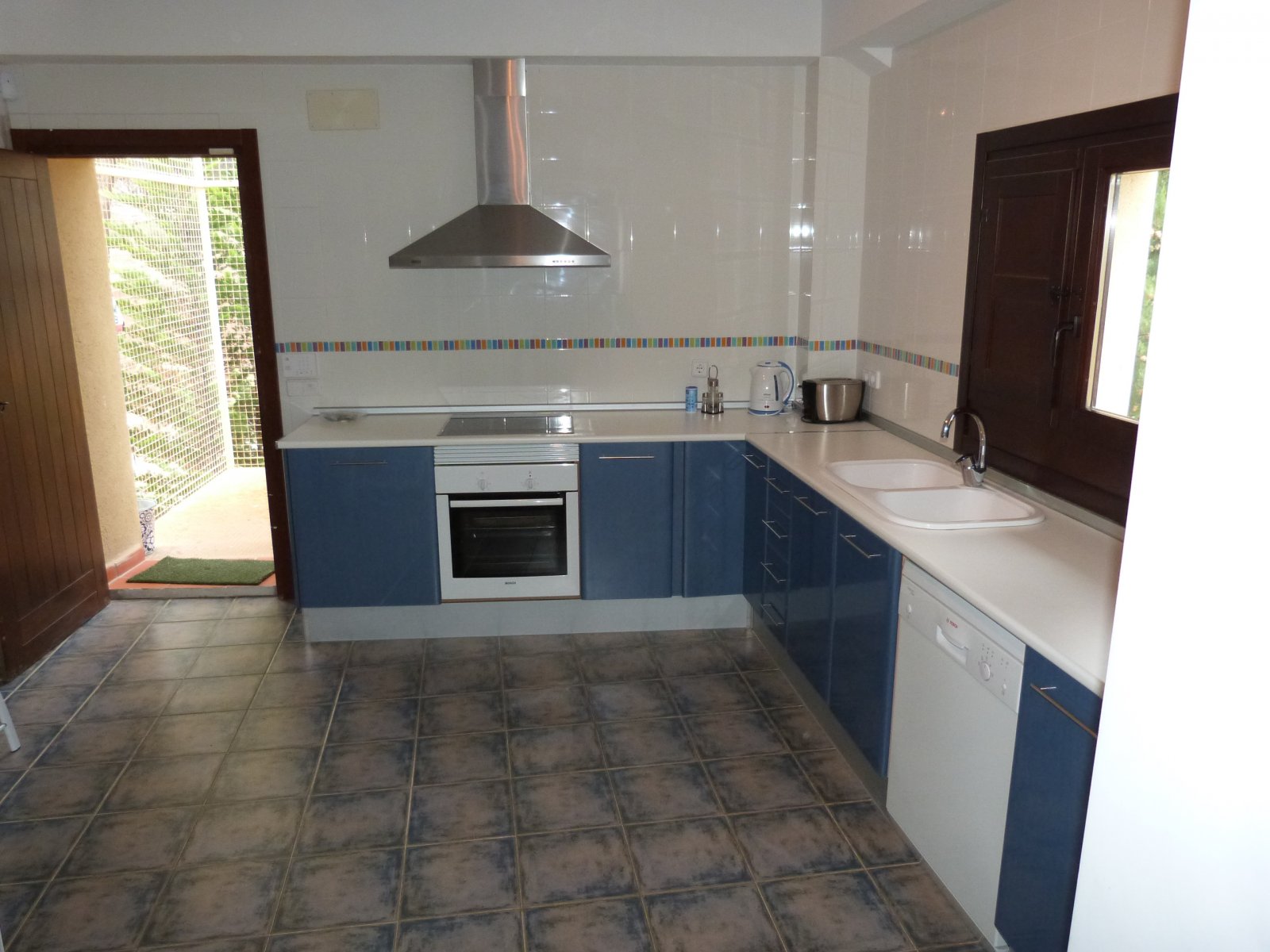  Esta magnífica casa de campo tradicional española de 15 dormitorios en Ibi (una de las quince masías en el valle del Vinalopó) está ub...