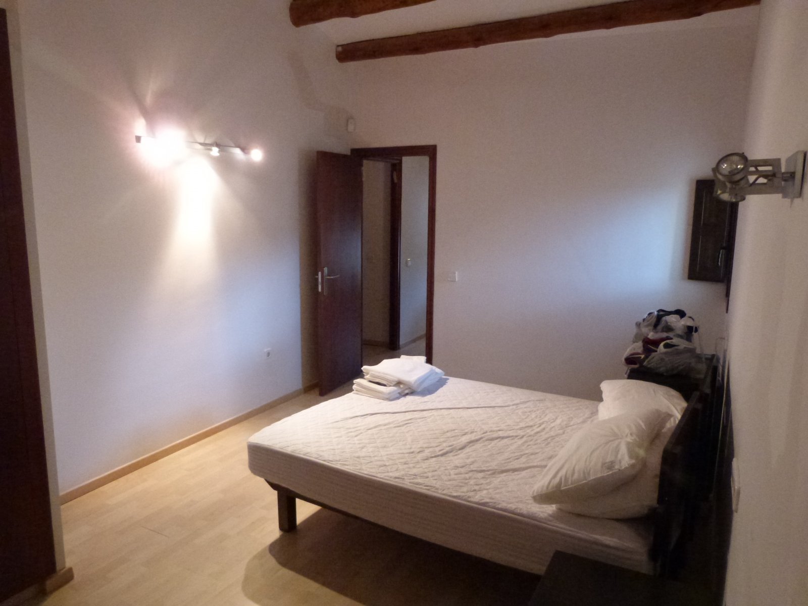  Esta magnífica casa de campo tradicional española de 15 dormitorios en Ibi (una de las quince masías en el valle del Vinalopó) está ub...