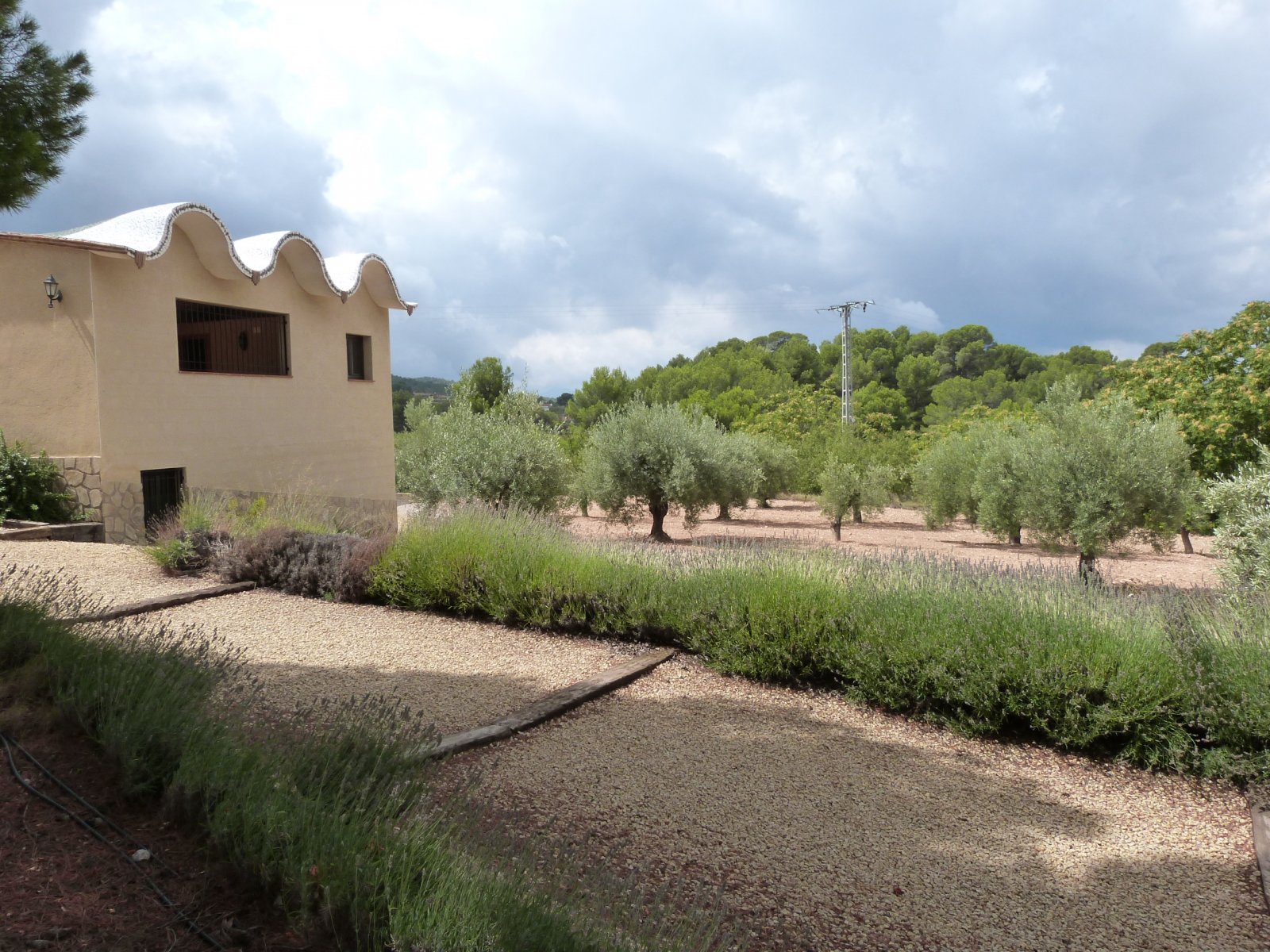  Esta magnífica casa de campo tradicional española de 15 dormitorios en Ibi (una de las quince masías en el valle del Vinalopó) está ub...