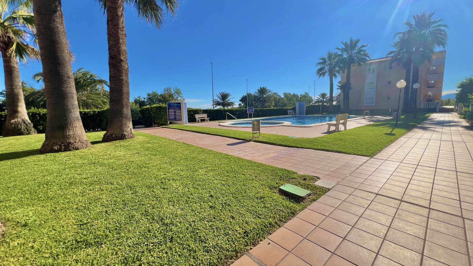 Fantástico apartamento de 3 dormitorios en un bonito complejo junto a la playa