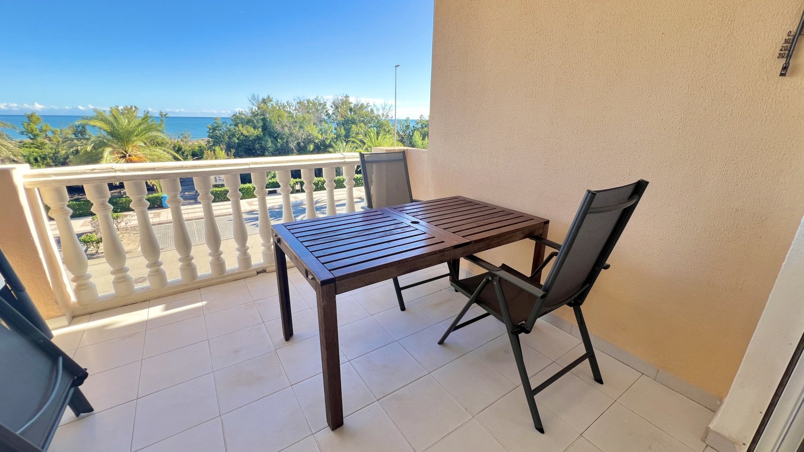 Fantástico apartamento de 3 dormitorios en un bonito complejo junto a la playa