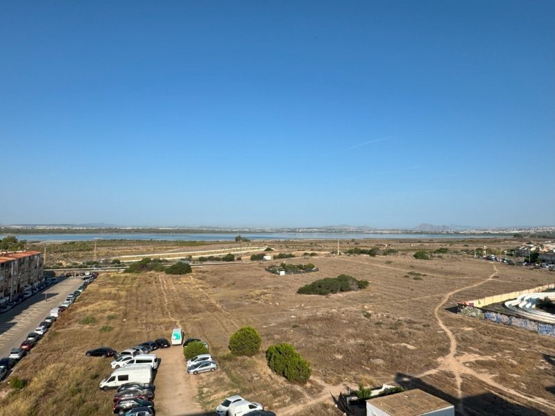 Apartamento con 1 dormitorio, 1 baño, solárium comunitario y piscina comunitaria a tan solo 200 m de la playa