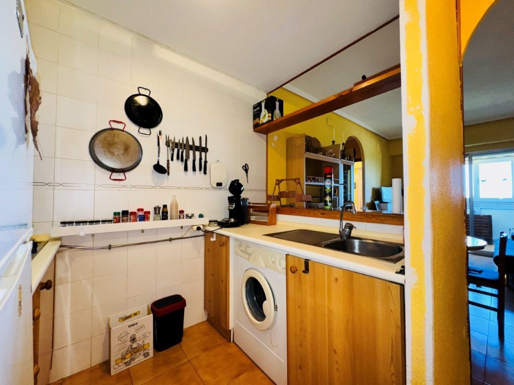 Apartamento con 1 dormitorio, 1 baño, solárium comunitario y piscina comunitaria a tan solo 200 m de la playa