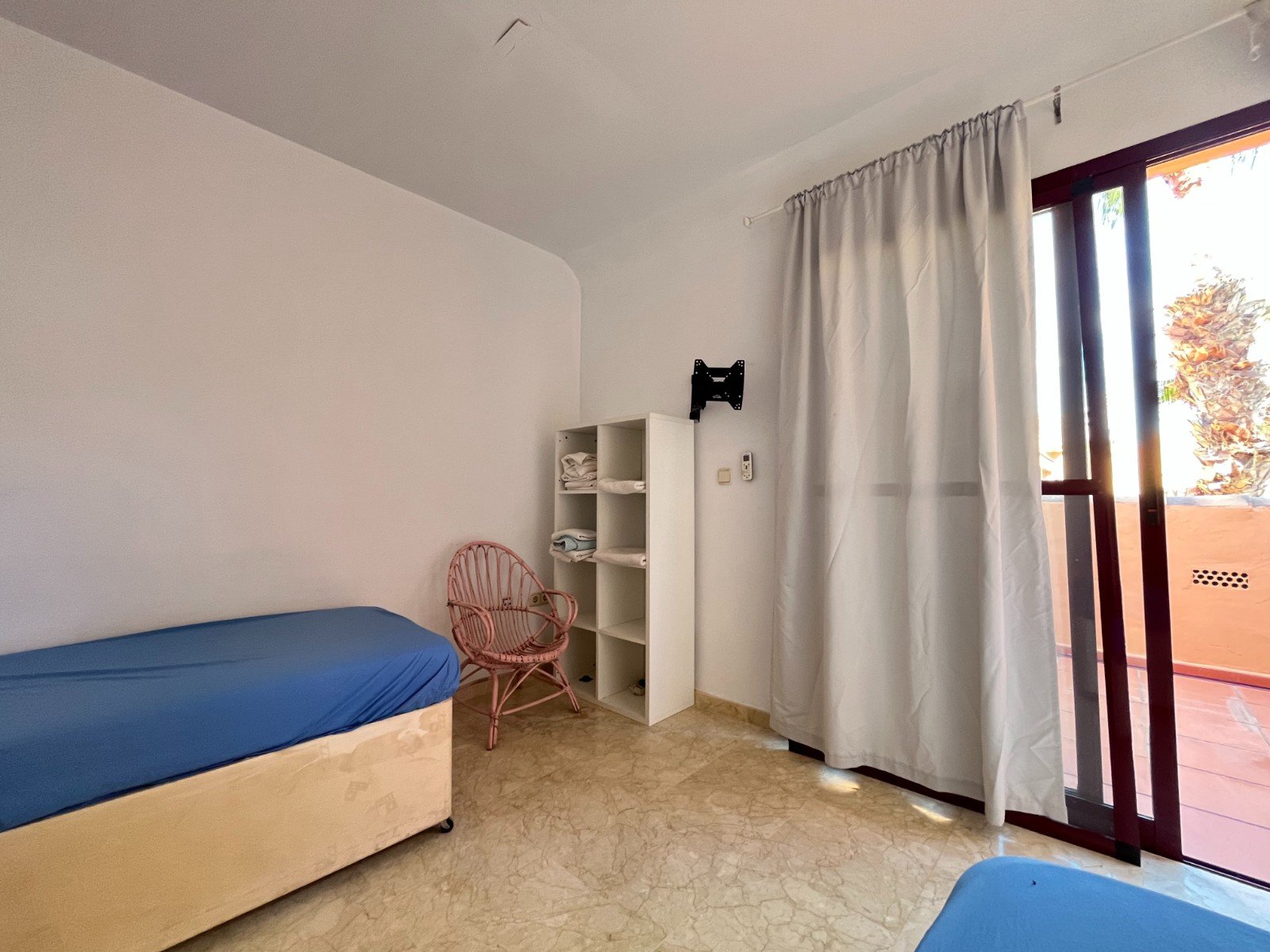 Moderno apartamento cerca de la playa con 2 dormitorios, 2 baños, 2 terrazas, plaza de garaje subterráneo y piscina comunitaria