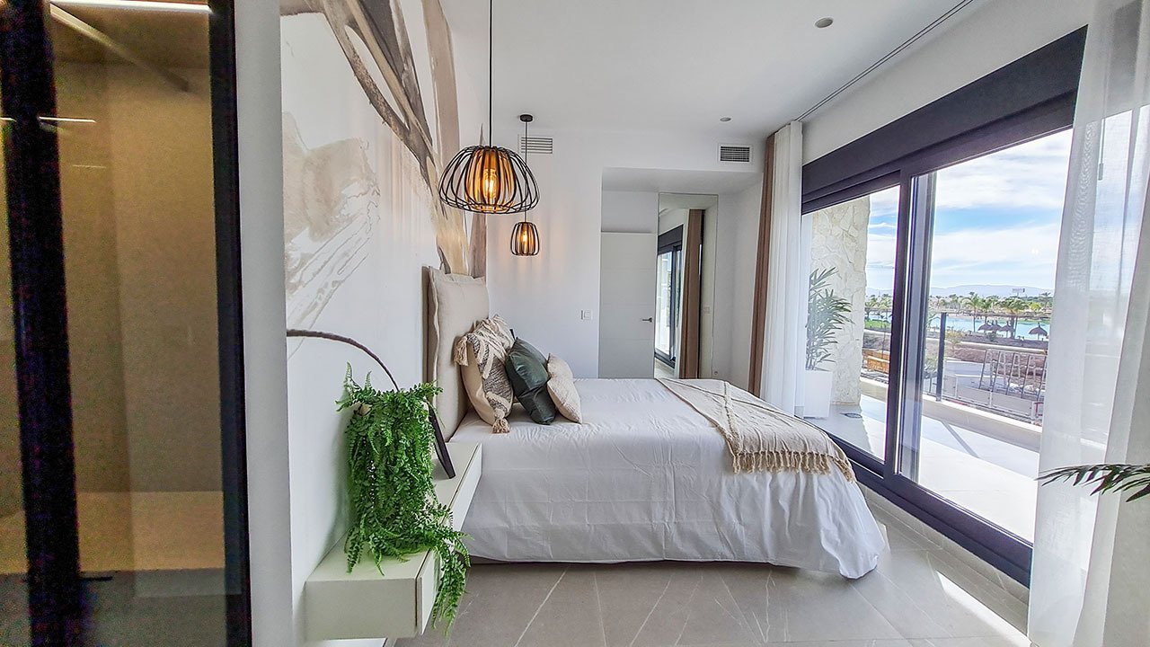 Villas de 3 dormitorios y 3 baños con aseo, sótano, solario, cocinas con electrodomésticos, parking privado y piscina privada