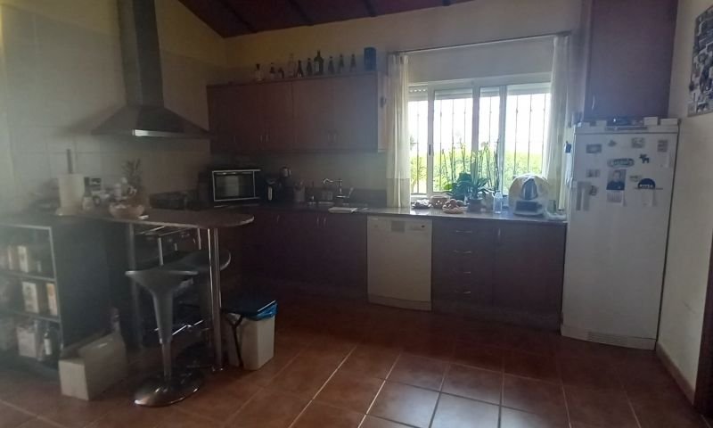 Chalet con 3 dormitorios, 2 baños, piscina privada y azotea con vistas al mar