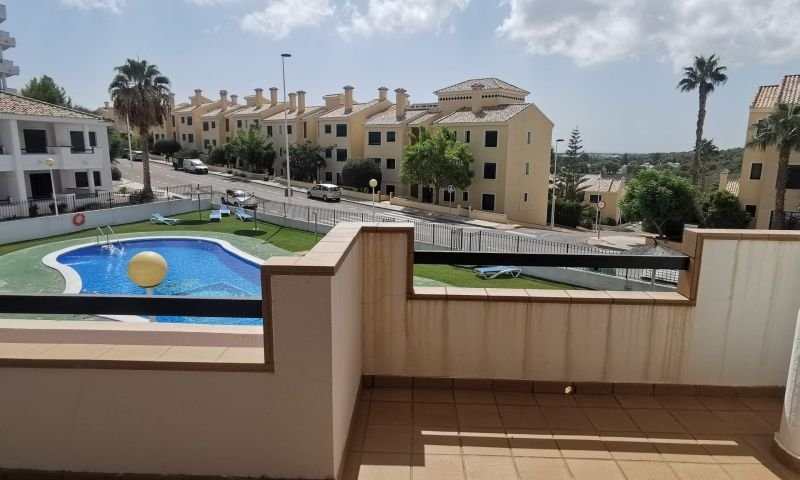 Amplio apartamento en primera planta orientacion sur en campo de Golf Campoamor