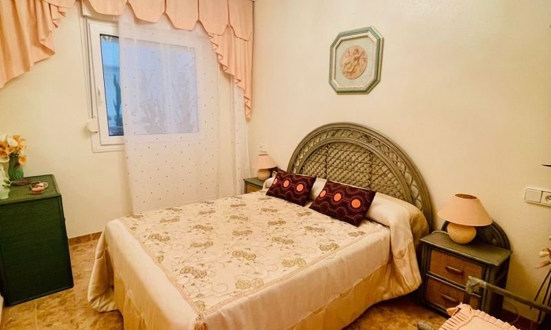 Amplio Apartamento de 3 dormitorios y 2 baños en Primera planta con vistas directas al Mar