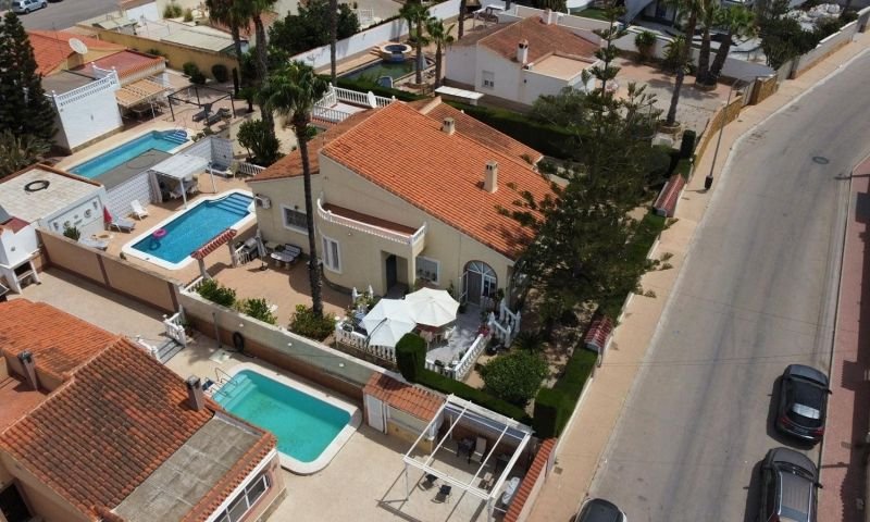 Torrevieja: Preciosa Villa con 3 dormitorios, 3 baños, garaje y piscina privada en El Chaparral Torrevieja: Preciosa Villa con 3 dormitorios, 3 baños, garaje y piscina privada en El Chaparral
