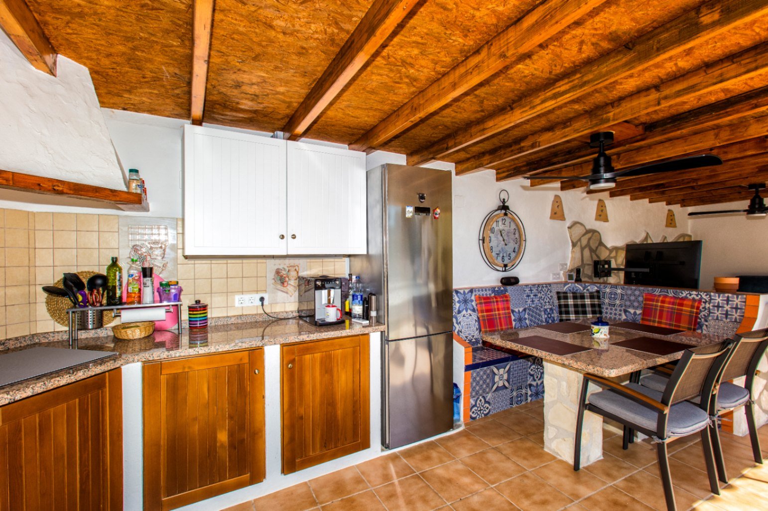 Amplia villa con 5 dormitorios, 3 baños, aseo de invitados y piscina privada