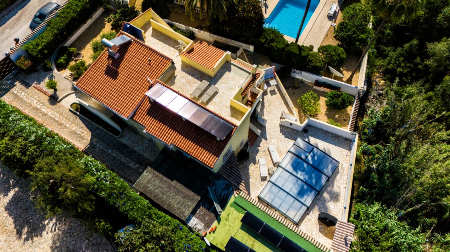 Amplia villa con 5 dormitorios, 3 baños, aseo de invitados y piscina privada