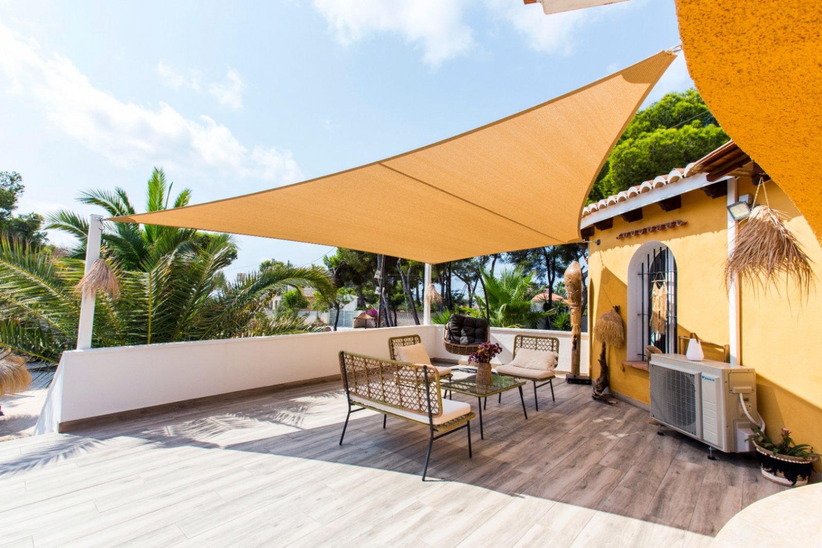 Villa independiente con dos apartamentos separados a poca distancia del mar