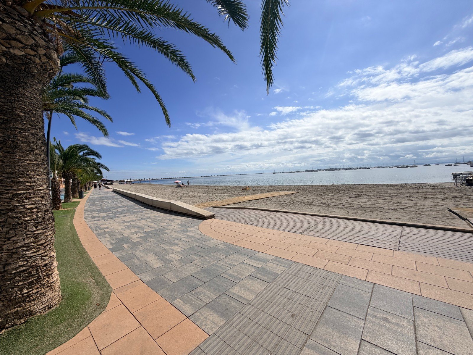 Apartamento reformado de 3 dormitorios y 2 baños a tan solo 100 m de la playa