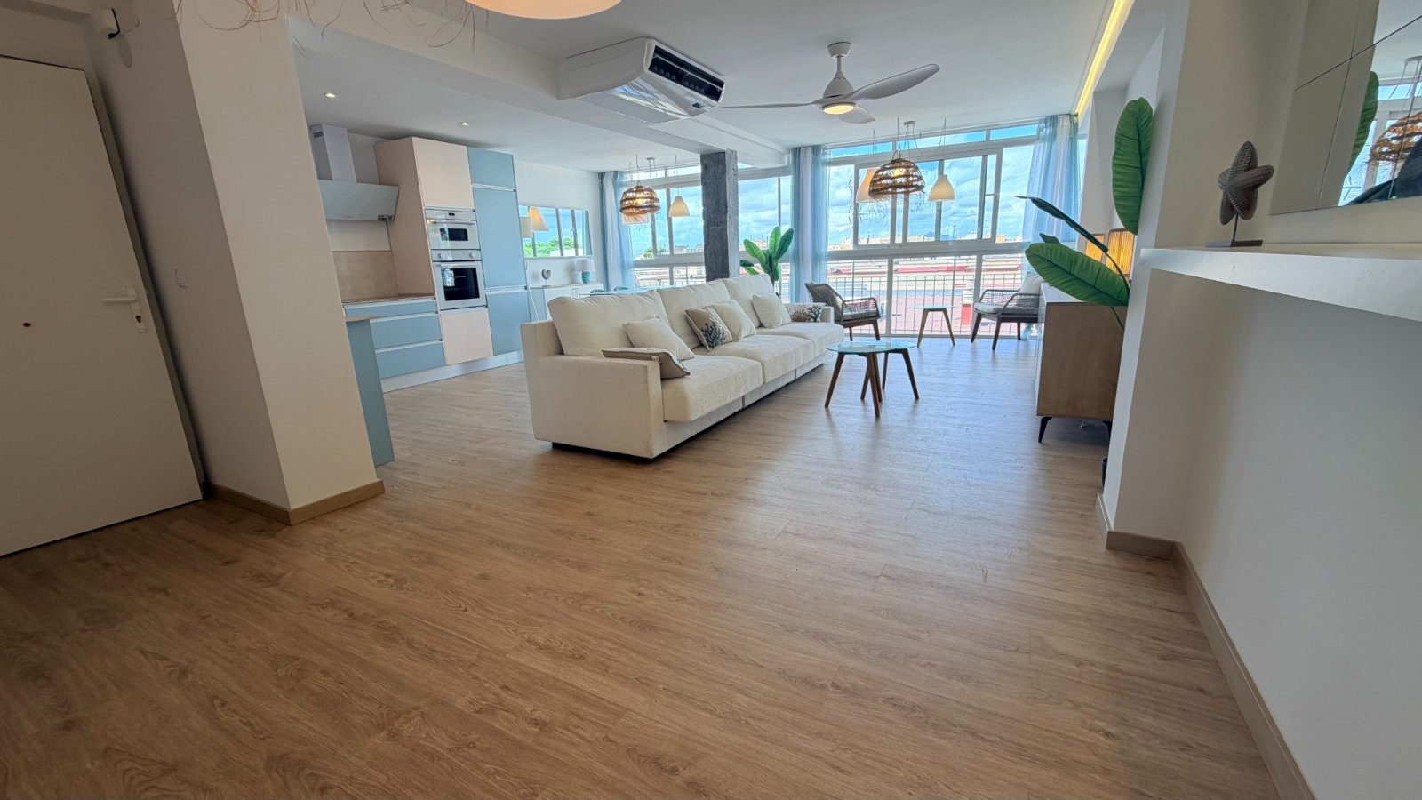 Apartamento reformado de 3 dormitorios y 2 baños a tan solo 100 m de la playa