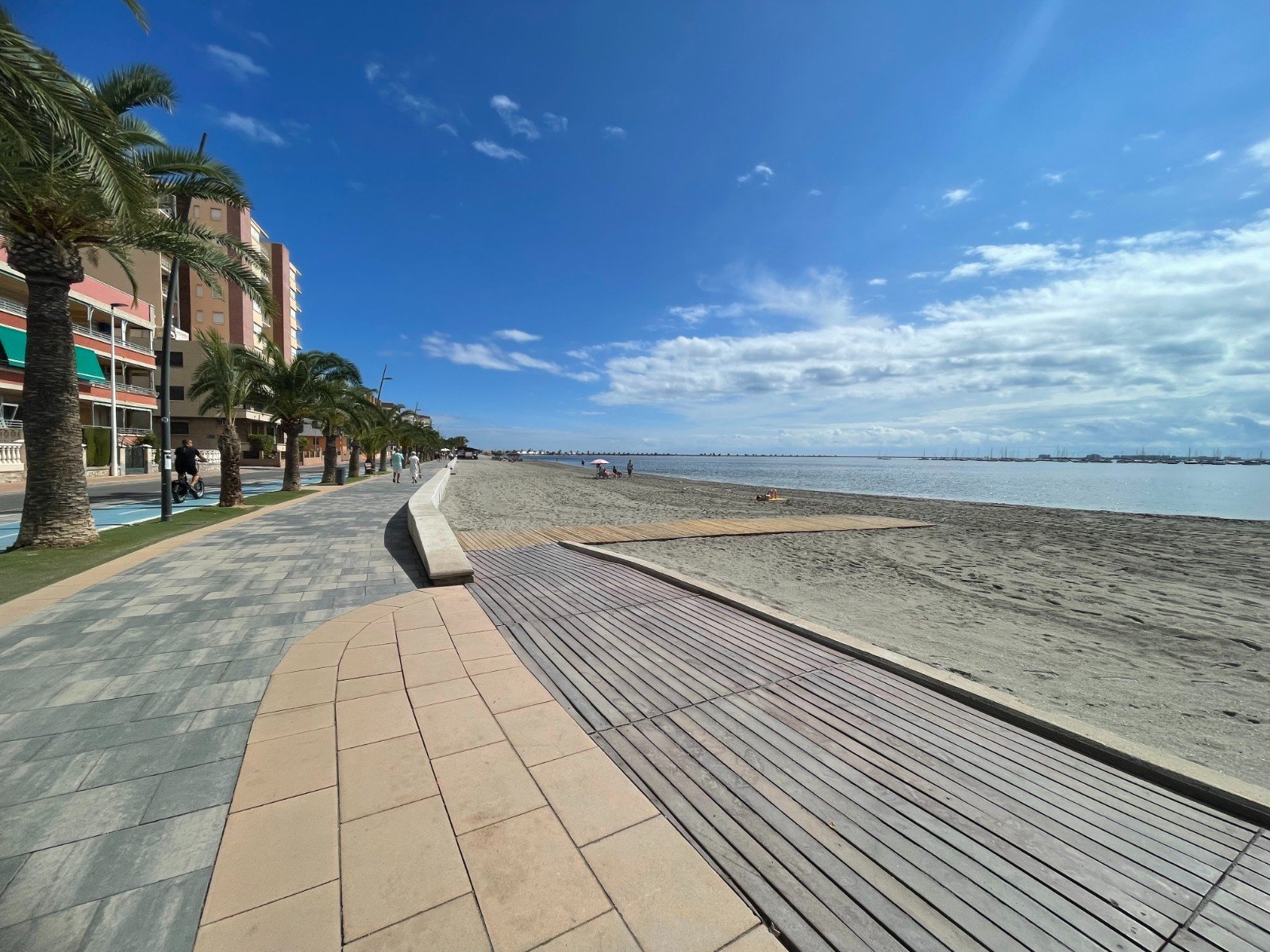 Apartamento reformado de 3 dormitorios y 2 baños a tan solo 100 m de la playa