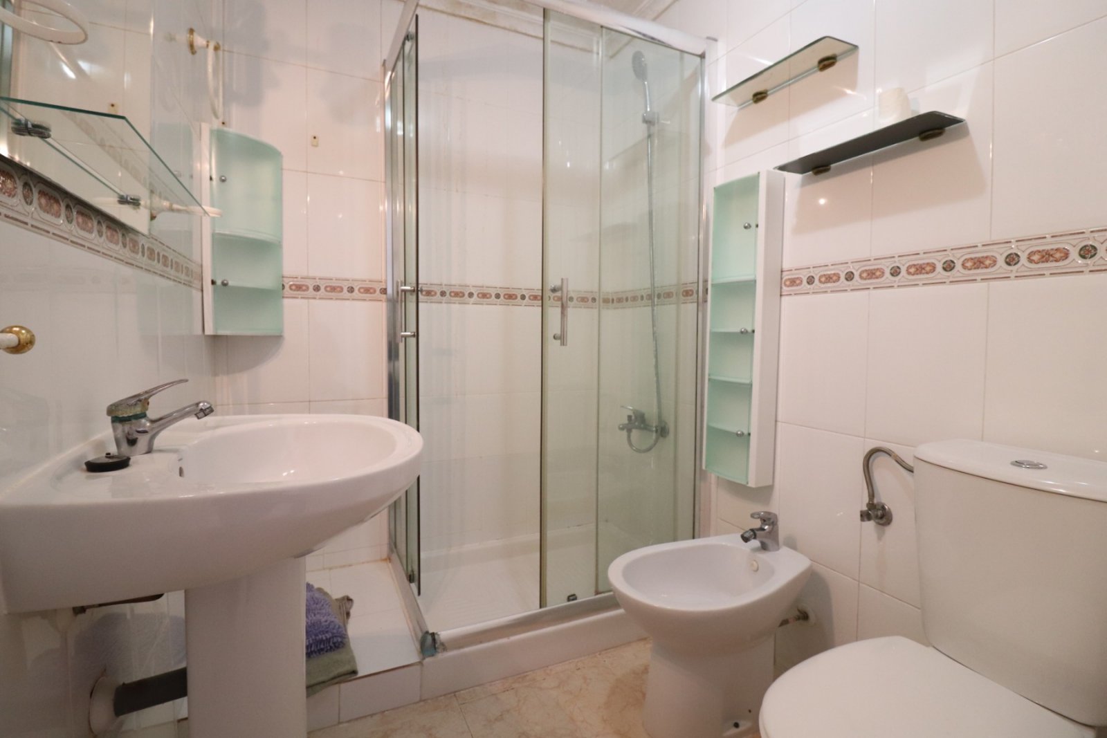 Apartamento con 2 dormitorios, 1 baño, piscina comunitaria y solario comunitario