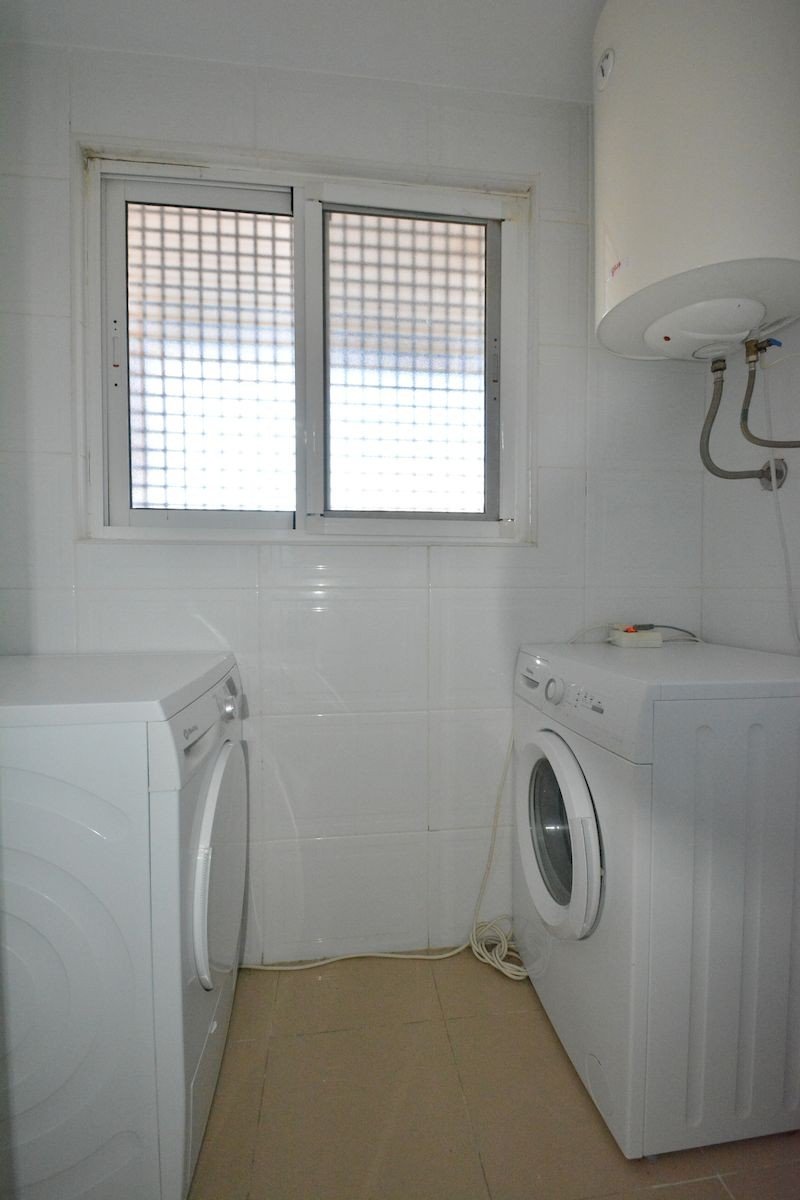 Apartamento con 3 dormitorios, 2 baños, piscina comunitaria y plaza de garaje subterráneo