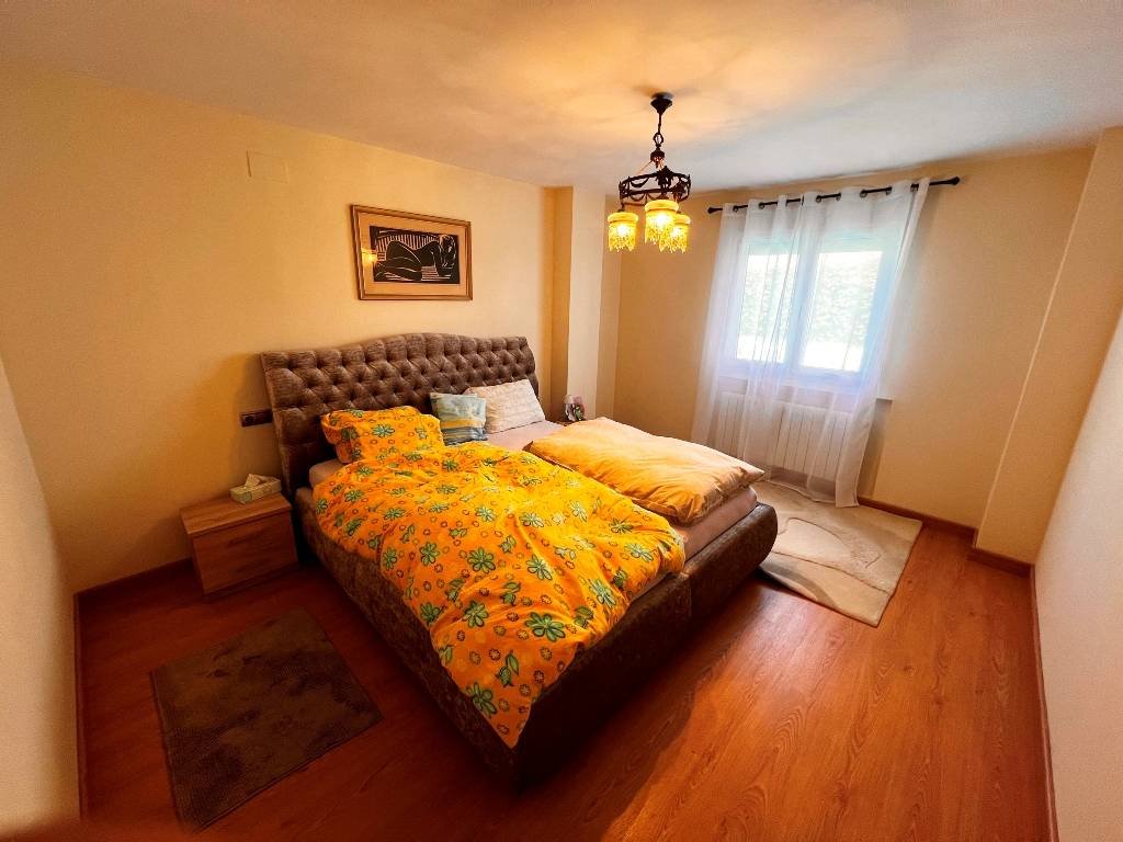 Villa con 6 dormitorios, 5 baños y piscina privada a sólo 5 minutos del centro de la ciudad