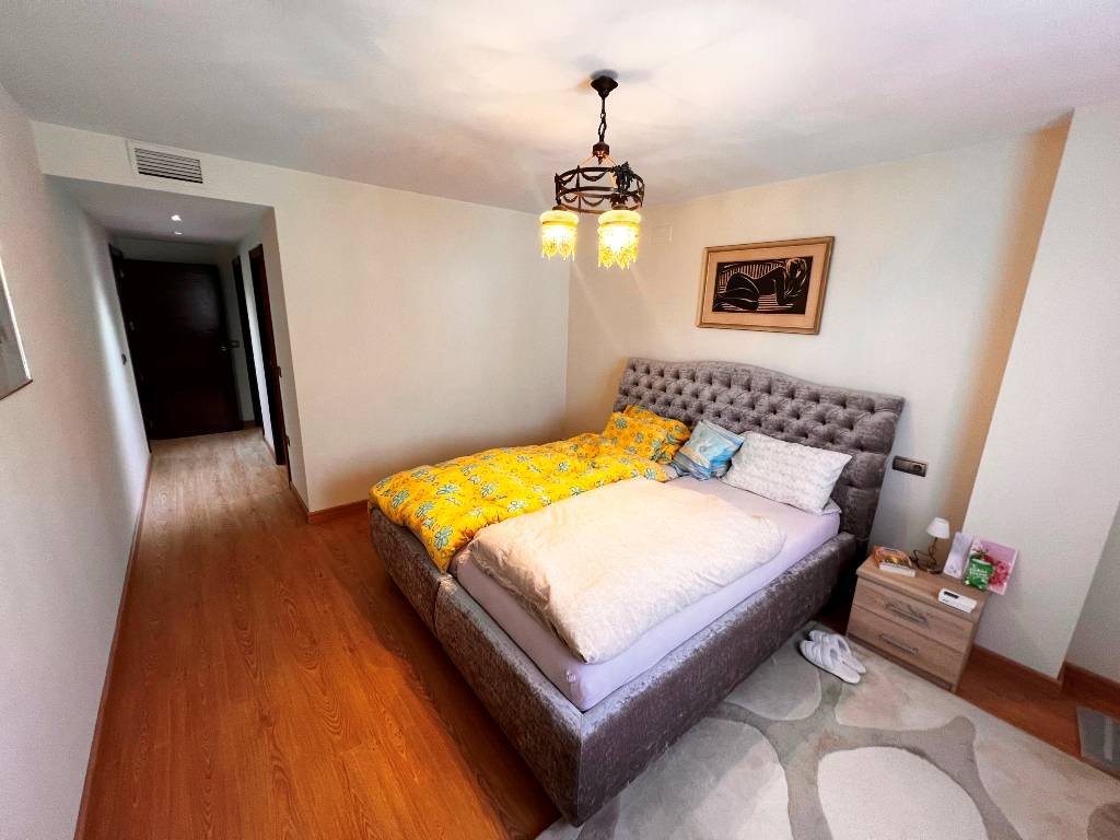 Villa con 6 dormitorios, 5 baños y piscina privada a sólo 5 minutos del centro de la ciudad