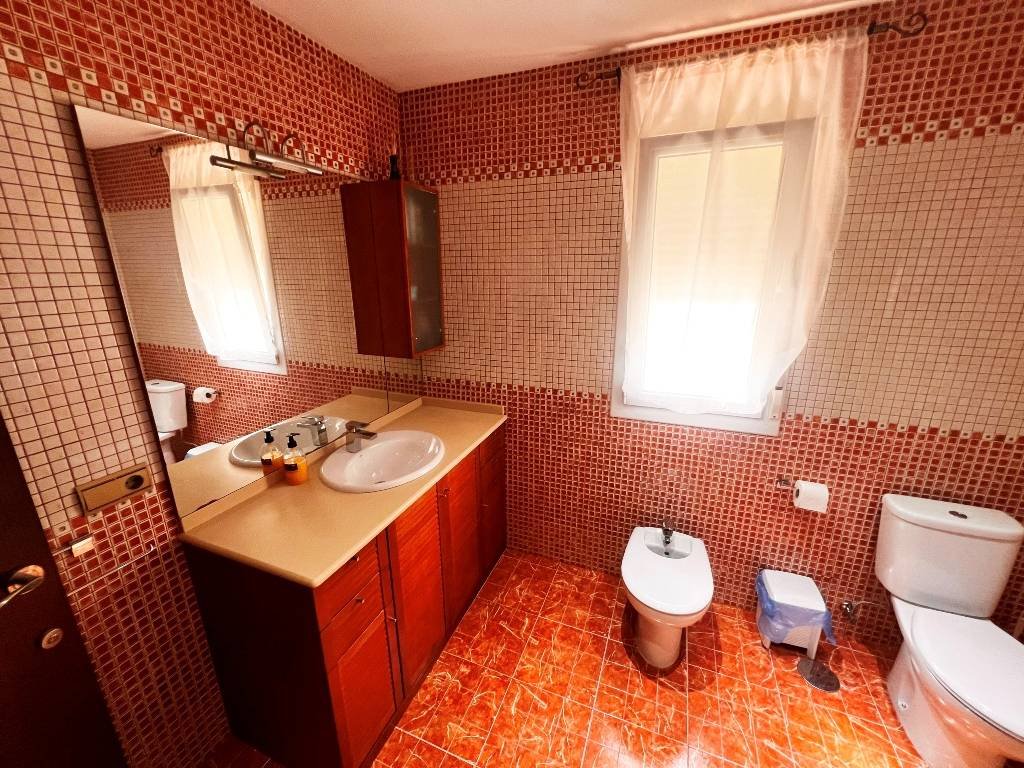 Villa con 6 dormitorios, 5 baños y piscina privada a sólo 5 minutos del centro de la ciudad