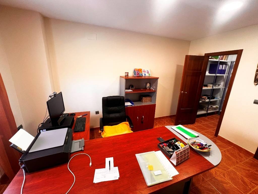 Villa con 6 dormitorios, 5 baños y piscina privada a sólo 5 minutos del centro de la ciudad