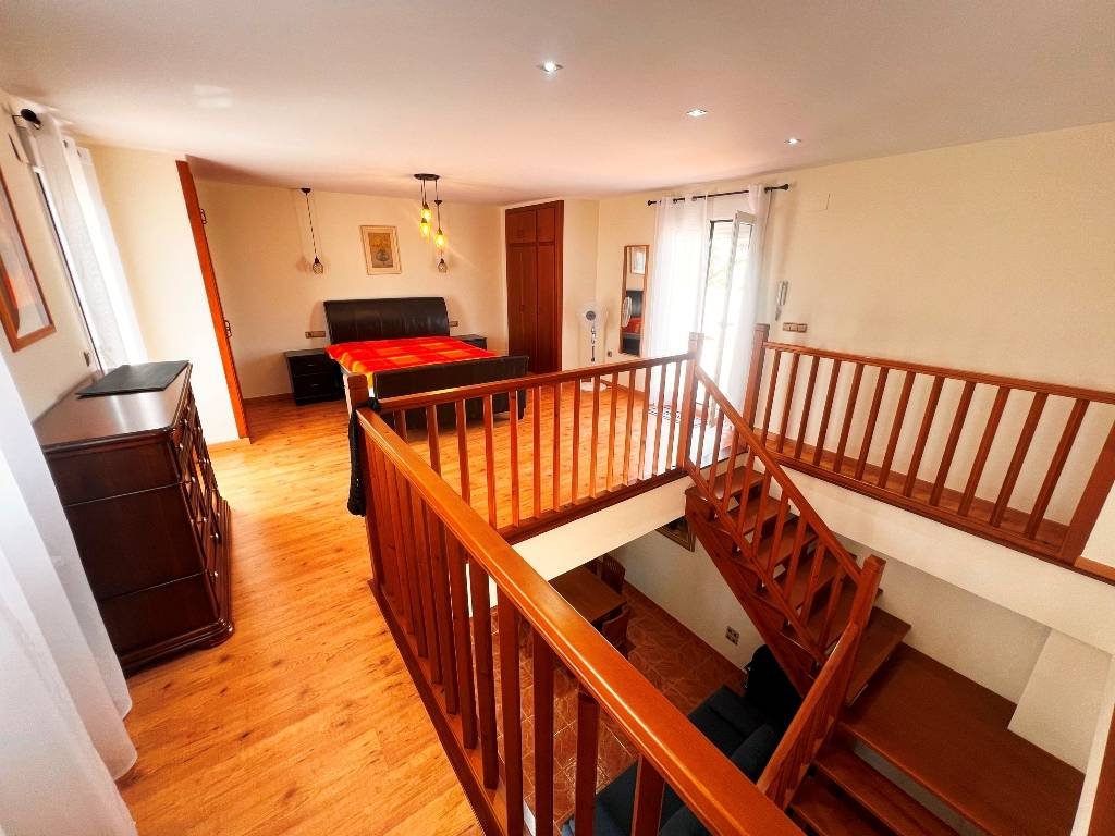 Villa con 6 dormitorios, 5 baños y piscina privada a sólo 5 minutos del centro de la ciudad