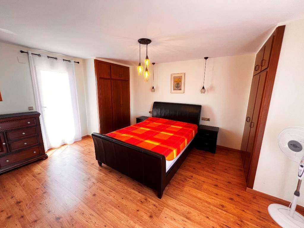 Villa con 6 dormitorios, 5 baños y piscina privada a sólo 5 minutos del centro de la ciudad