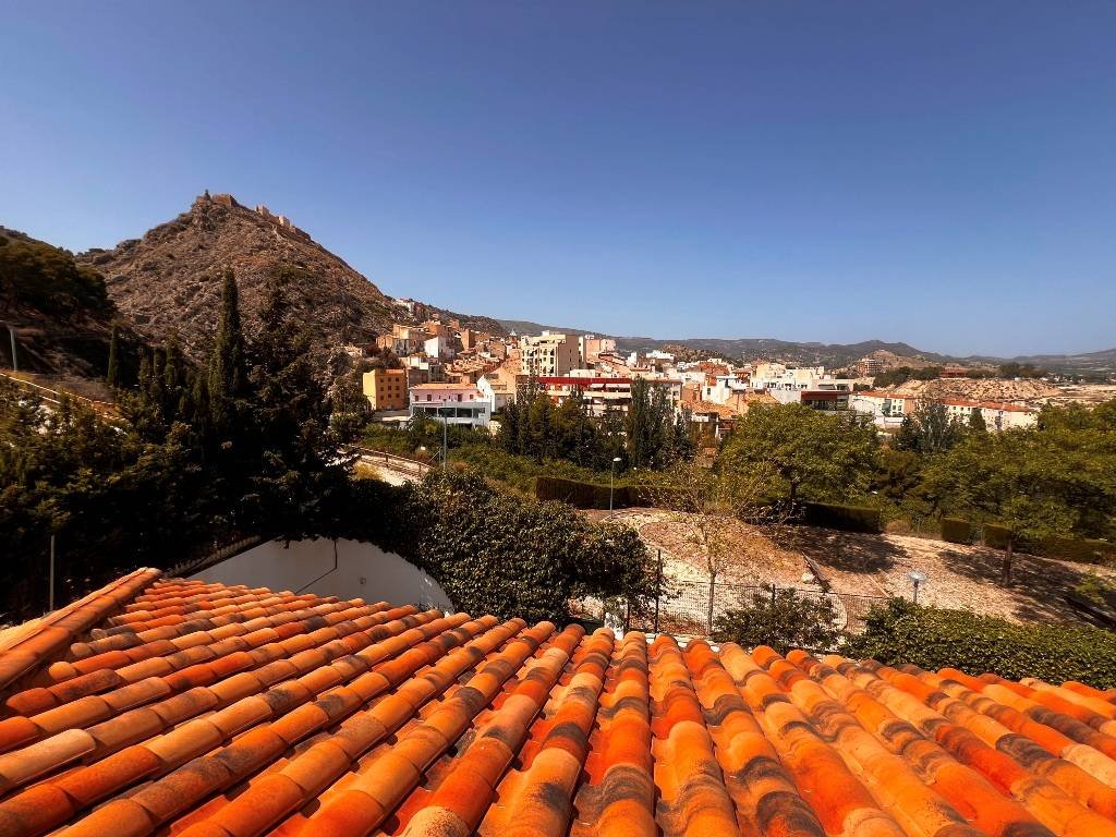 Villa con 6 dormitorios, 5 baños y piscina privada a sólo 5 minutos del centro de la ciudad