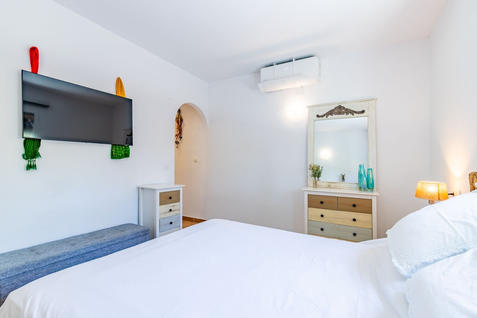 Villa de estilo mediterráneo con 3 dormitorios, 2 baños y piscina privada a tan solo 300 m del mar