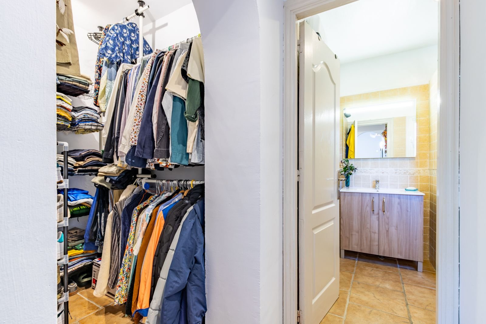 Villa de estilo mediterráneo con 3 dormitorios, 2 baños y piscina privada a tan solo 300 m del mar