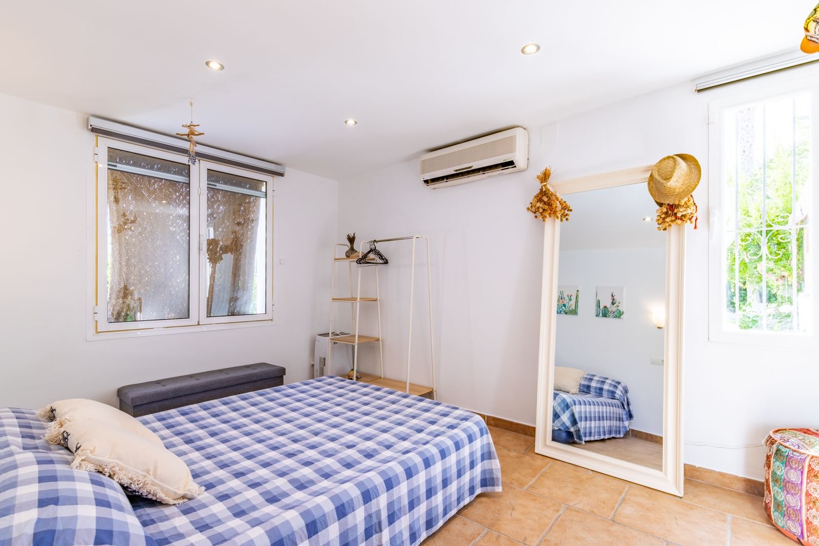 Villa de estilo mediterráneo con 3 dormitorios, 2 baños y piscina privada a tan solo 300 m del mar