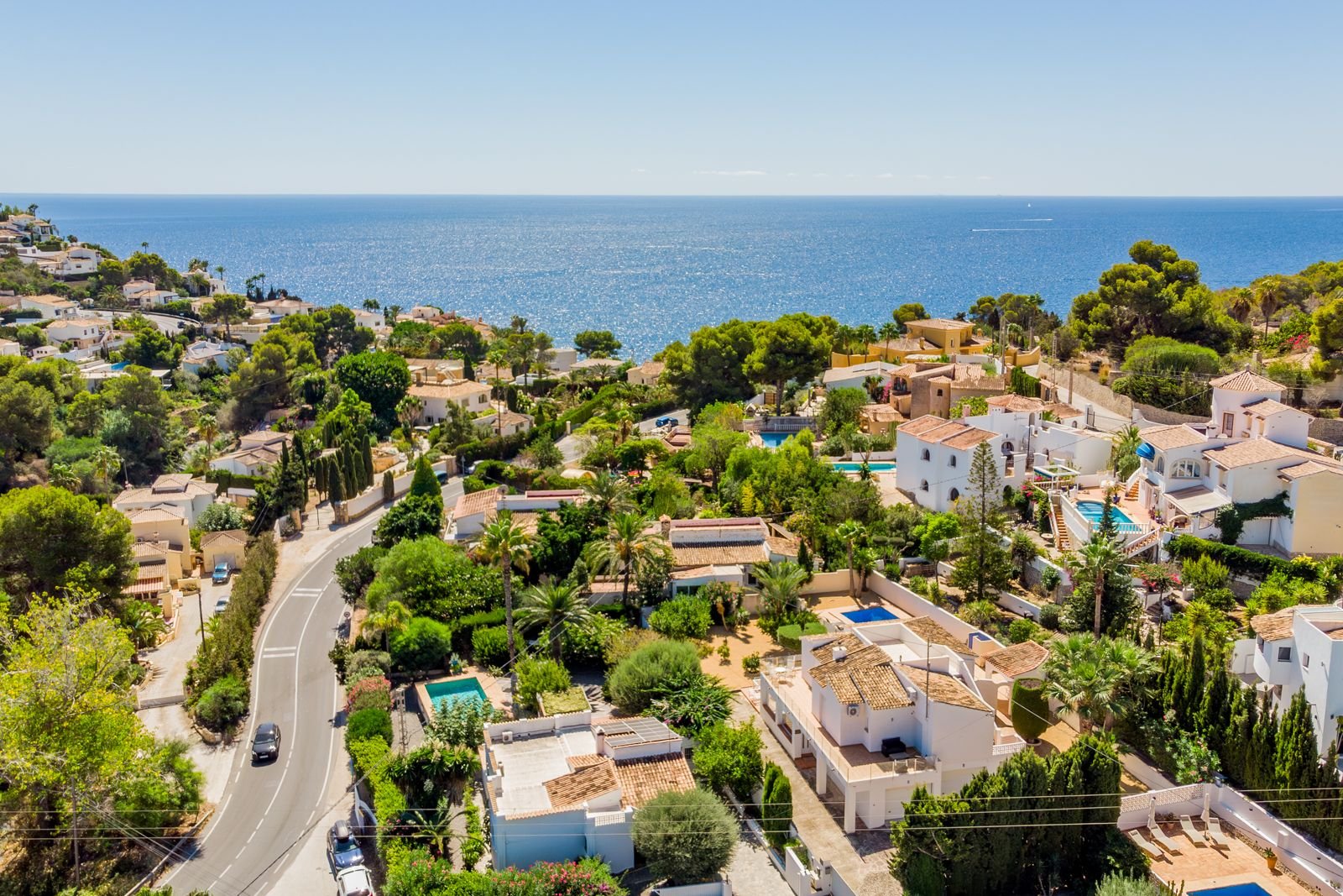 Villa de estilo mediterráneo con 3 dormitorios, 2 baños y piscina privada a tan solo 300 m del mar