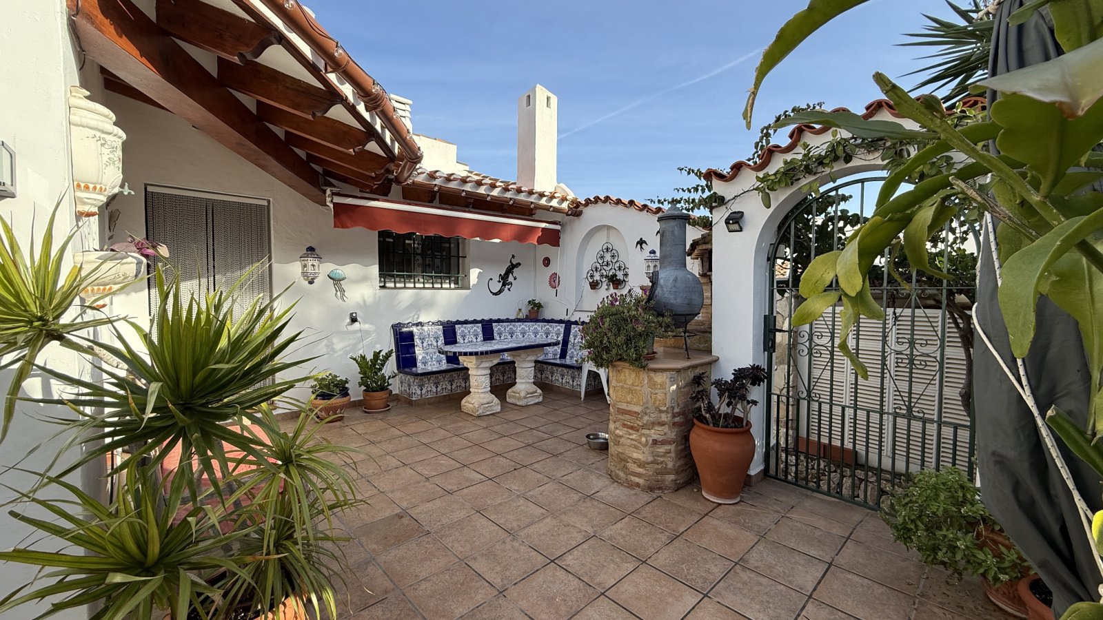 Villa de 3 dormitorios con vistas panorámicas y piscina